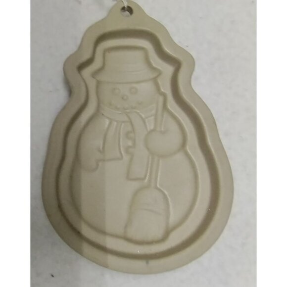 Stoneware Snowman Christmas /Winter Cookie Mold from the Kitchen Collection - Picture 4 of 7
